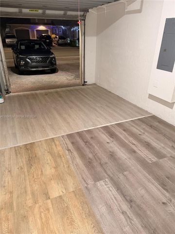 9040 NW 54th St, Sunrise, FL 33351