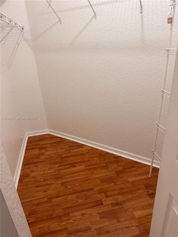 9040 NW 54th St, Sunrise, FL 33351