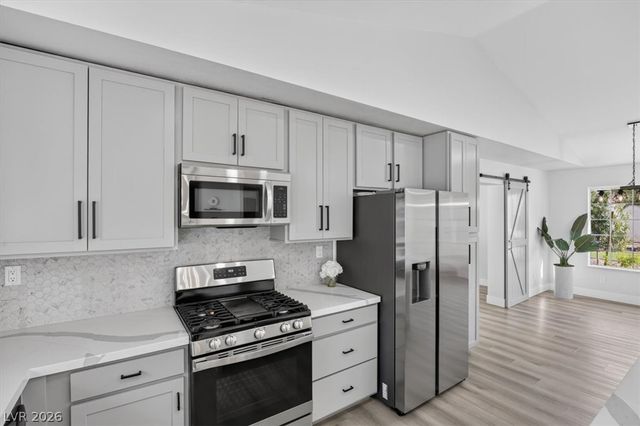 3204 Crescent Run Court, Las Vegas, NV 89117