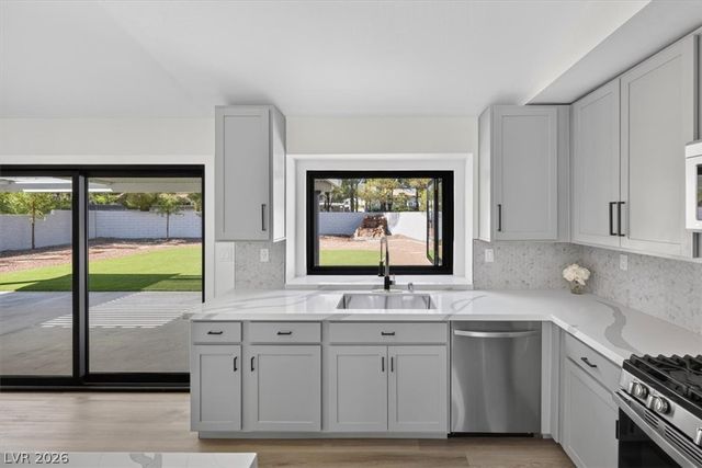 3204 Crescent Run Court, Las Vegas, NV 89117