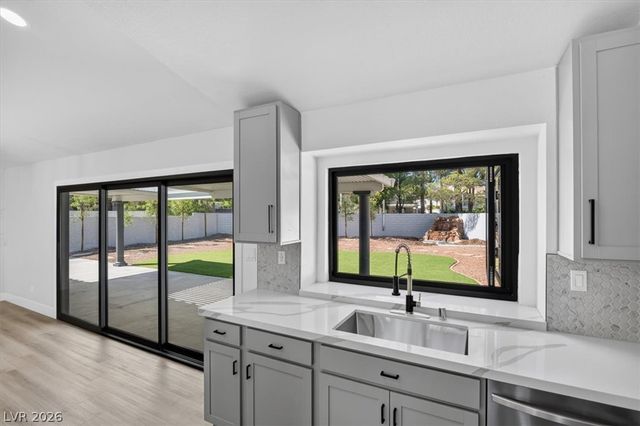 3204 Crescent Run Court, Las Vegas, NV 89117