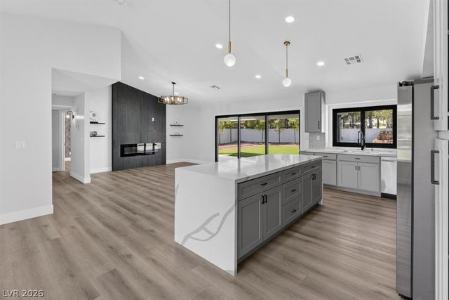 3204 Crescent Run Court, Las Vegas, NV 89117
