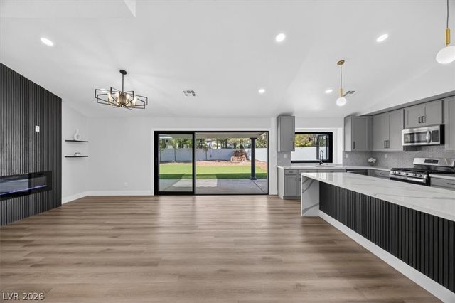 3204 Crescent Run Court, Las Vegas, NV 89117