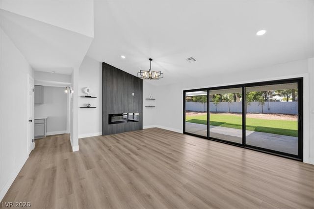 3204 Crescent Run Court, Las Vegas, NV 89117