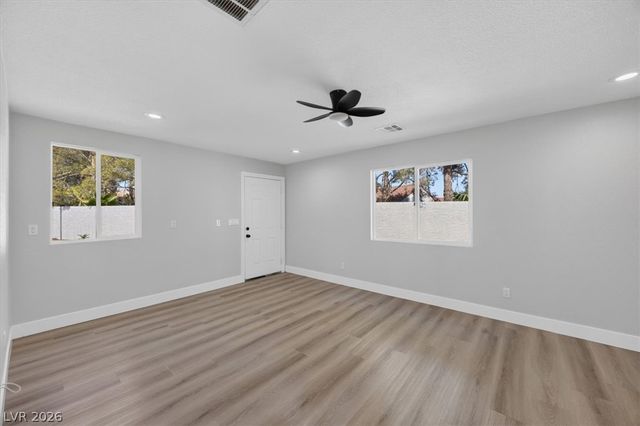3204 Crescent Run Court, Las Vegas, NV 89117