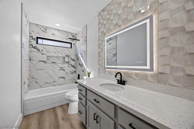 3204 Crescent Run Court, Las Vegas, NV 89117