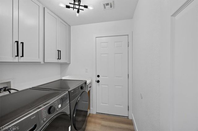 3204 Crescent Run Court, Las Vegas, NV 89117