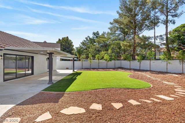 3204 Crescent Run Court, Las Vegas, NV 89117