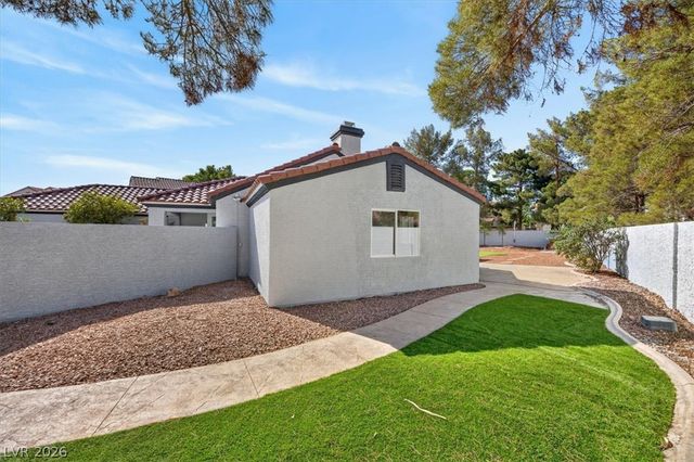 3204 Crescent Run Court, Las Vegas, NV 89117
