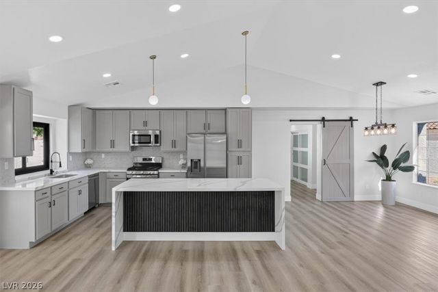 3204 Crescent Run Court, Las Vegas, NV 89117