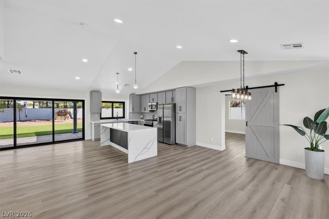 3204 Crescent Run Court, Las Vegas, NV 89117