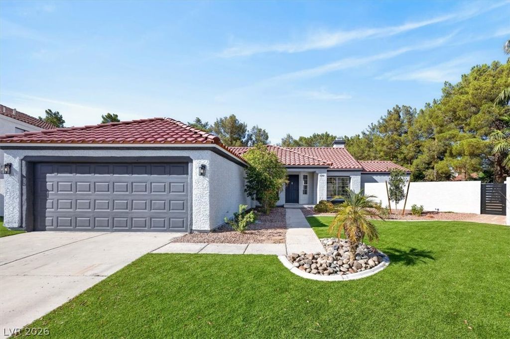 3204 Crescent Run Court, Las Vegas, NV 89117