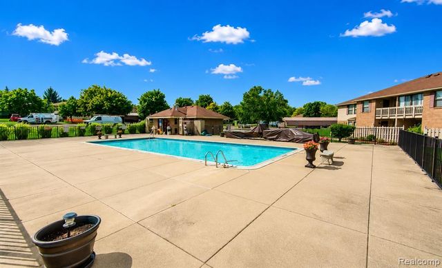 61101 Greenwood Drive, South Lyon, MI 48178