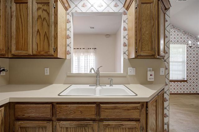1240 Capitol Drive, Edmond, OK 73003