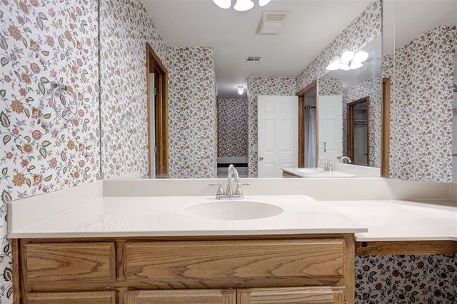 1240 Capitol Drive, Edmond, OK 73003