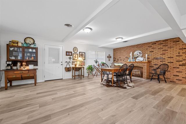 212 Lindsey Avenue, Bay City, TX 77414