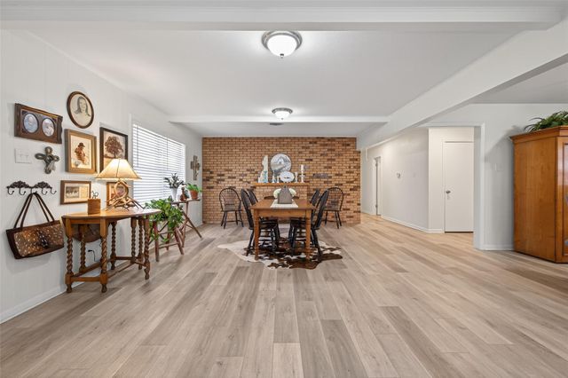 212 Lindsey Avenue, Bay City, TX 77414