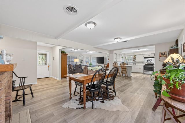 212 Lindsey Avenue, Bay City, TX 77414