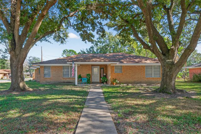 212 Lindsey Avenue, Bay City, TX 77414