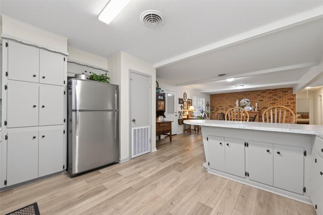 212 Lindsey Avenue, Bay City, TX 77414