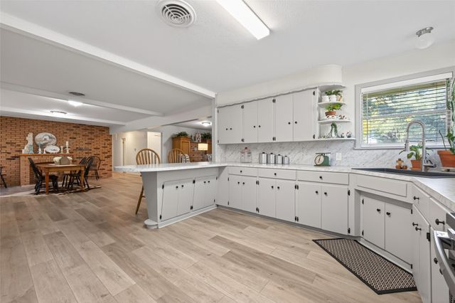 212 Lindsey Avenue, Bay City, TX 77414