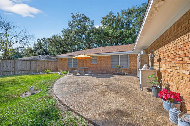 212 Lindsey Avenue, Bay City, TX 77414