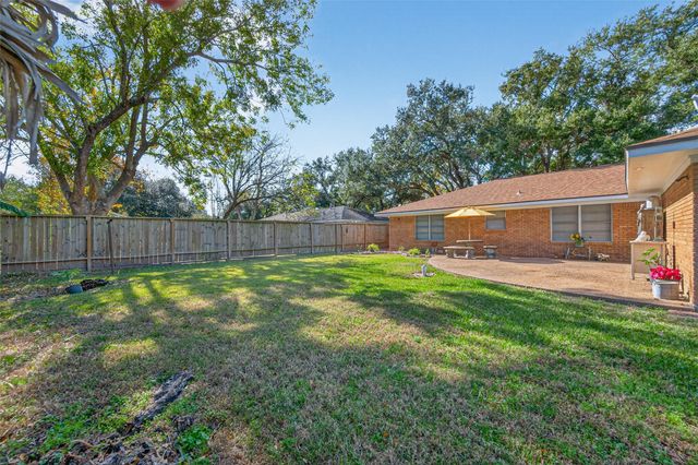 212 Lindsey Avenue, Bay City, TX 77414