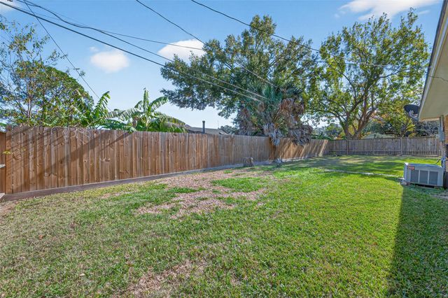 212 Lindsey Avenue, Bay City, TX 77414