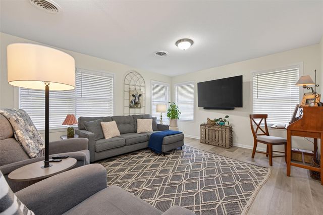 212 Lindsey Avenue, Bay City, TX 77414