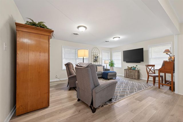 212 Lindsey Avenue, Bay City, TX 77414