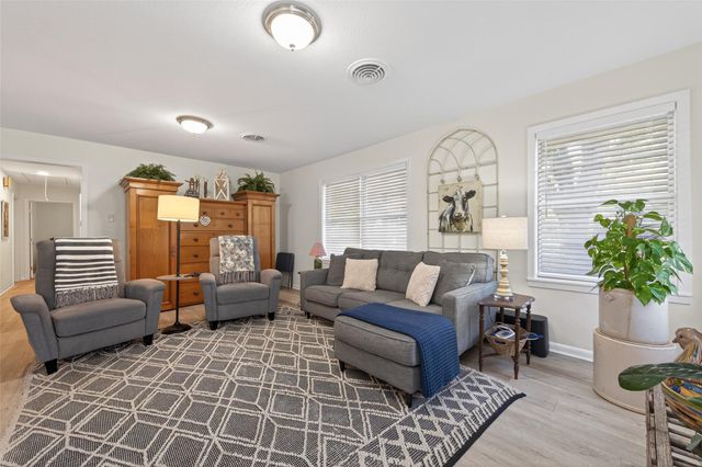 212 Lindsey Avenue, Bay City, TX 77414