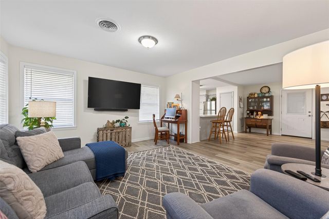 212 Lindsey Avenue, Bay City, TX 77414