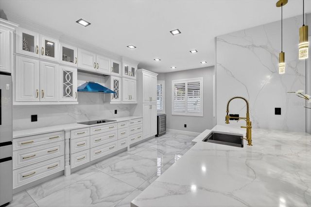 811 SANDCASTLE CIRCLE, Brandon, FL 33511