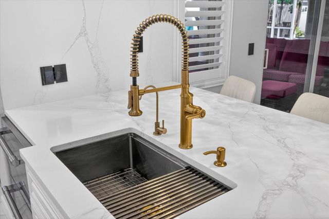 811 SANDCASTLE CIRCLE, Brandon, FL 33511