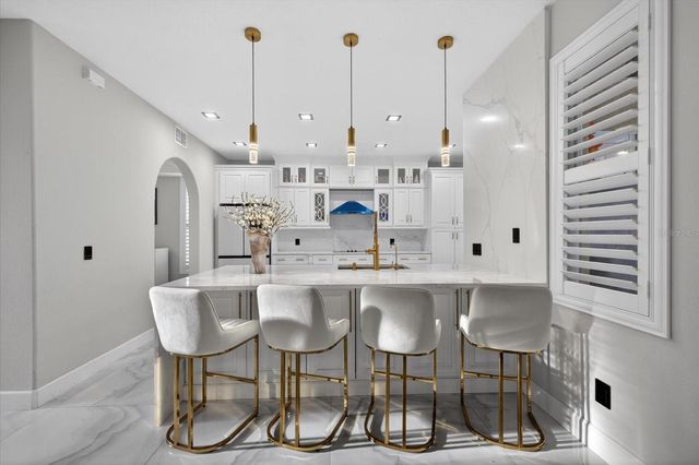 811 SANDCASTLE CIRCLE, Brandon, FL 33511