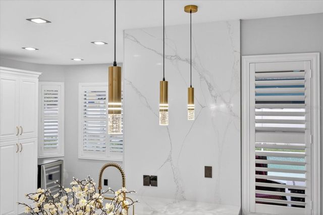 811 SANDCASTLE CIRCLE, Brandon, FL 33511