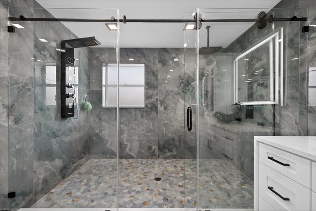 811 SANDCASTLE CIRCLE, Brandon, FL 33511