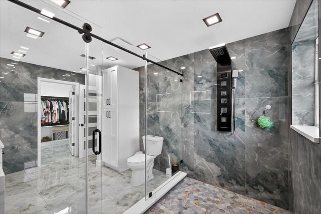 811 SANDCASTLE CIRCLE, Brandon, FL 33511