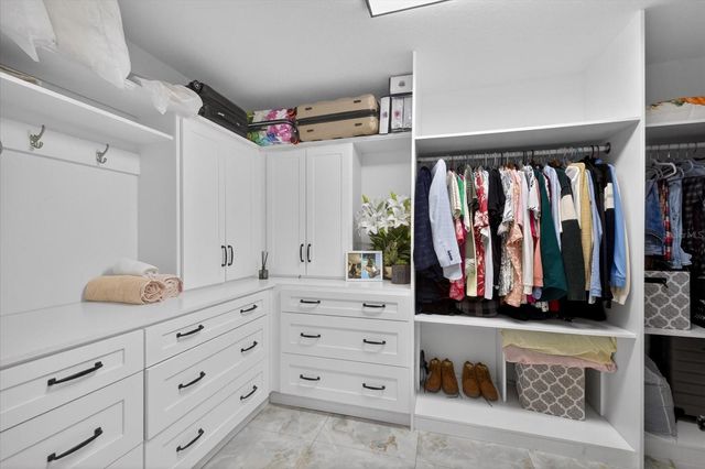 811 SANDCASTLE CIRCLE, Brandon, FL 33511