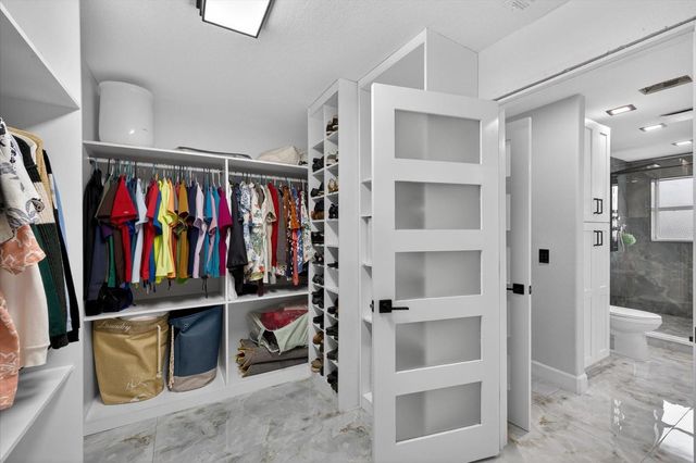 811 SANDCASTLE CIRCLE, Brandon, FL 33511