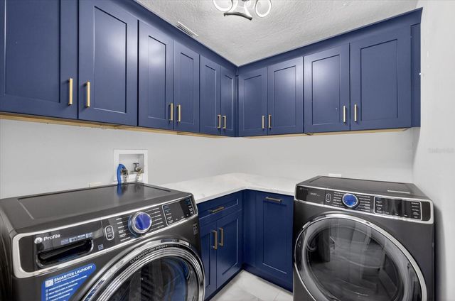 811 SANDCASTLE CIRCLE, Brandon, FL 33511