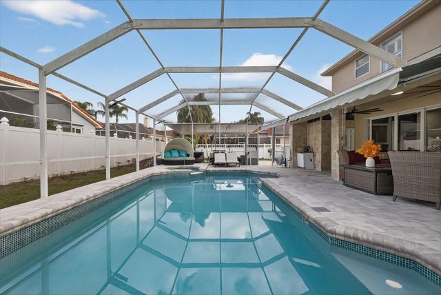 811 SANDCASTLE CIRCLE, Brandon, FL 33511