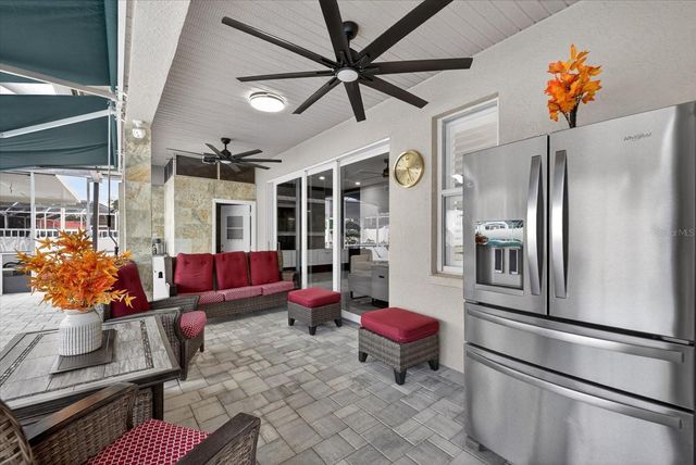 811 SANDCASTLE CIRCLE, Brandon, FL 33511