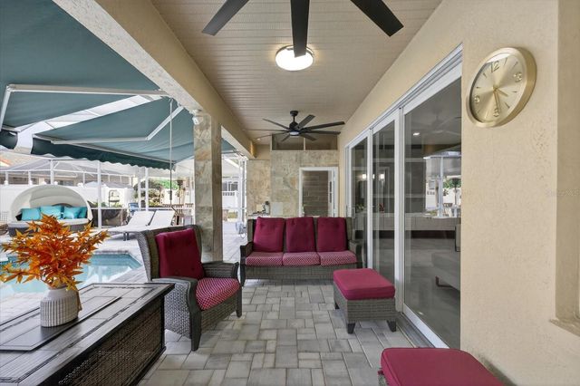 811 SANDCASTLE CIRCLE, Brandon, FL 33511