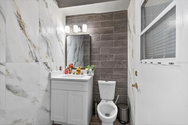 811 SANDCASTLE CIRCLE, Brandon, FL 33511