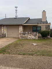 1304-B Conway DR, San Marcos, TX 78666