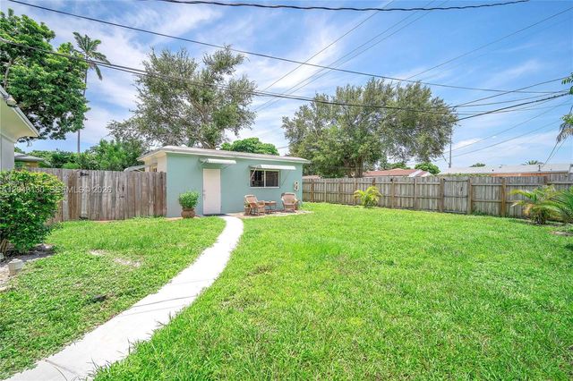 261 SW 15th Street 1, Dania Beach, FL 33004