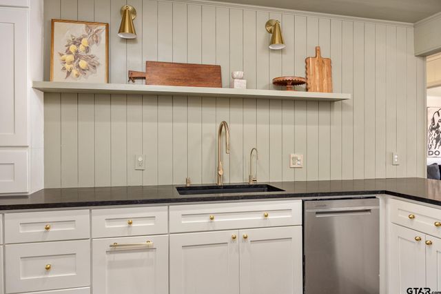 1100 E Amherst, Tyler, TX 75701