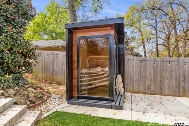 1100 E Amherst, Tyler, TX 75701