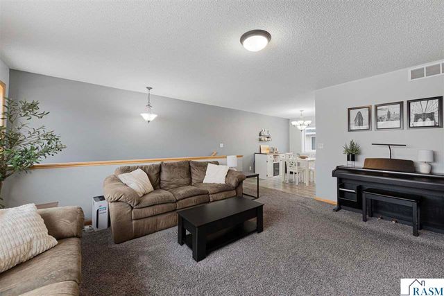 329 Tanager Path, Mankato, MN 56001